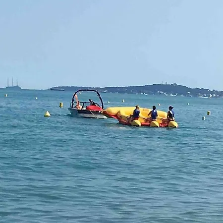 Les Pieds Dans L'eau Entre Nice Et Cannes *
